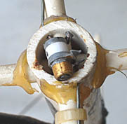 Piston trimmer in tuning wires